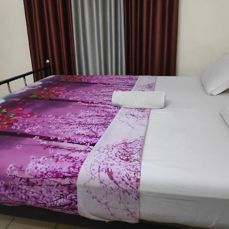 Hotel Silver Space Ernakulam Esterno foto