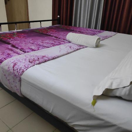 Hotel Silver Space Ernakulam Esterno foto