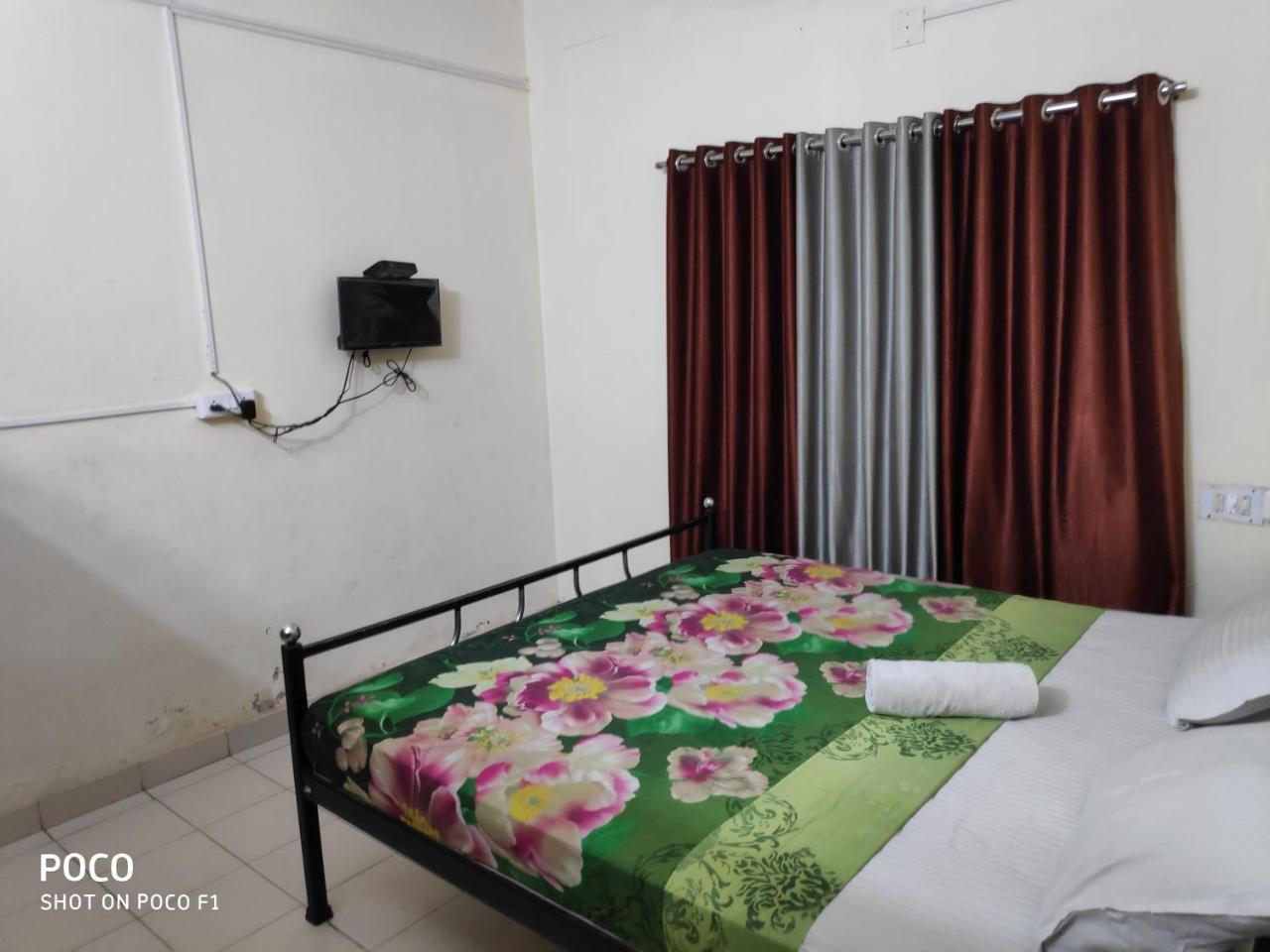 Hotel Silver Space Ernakulam Esterno foto