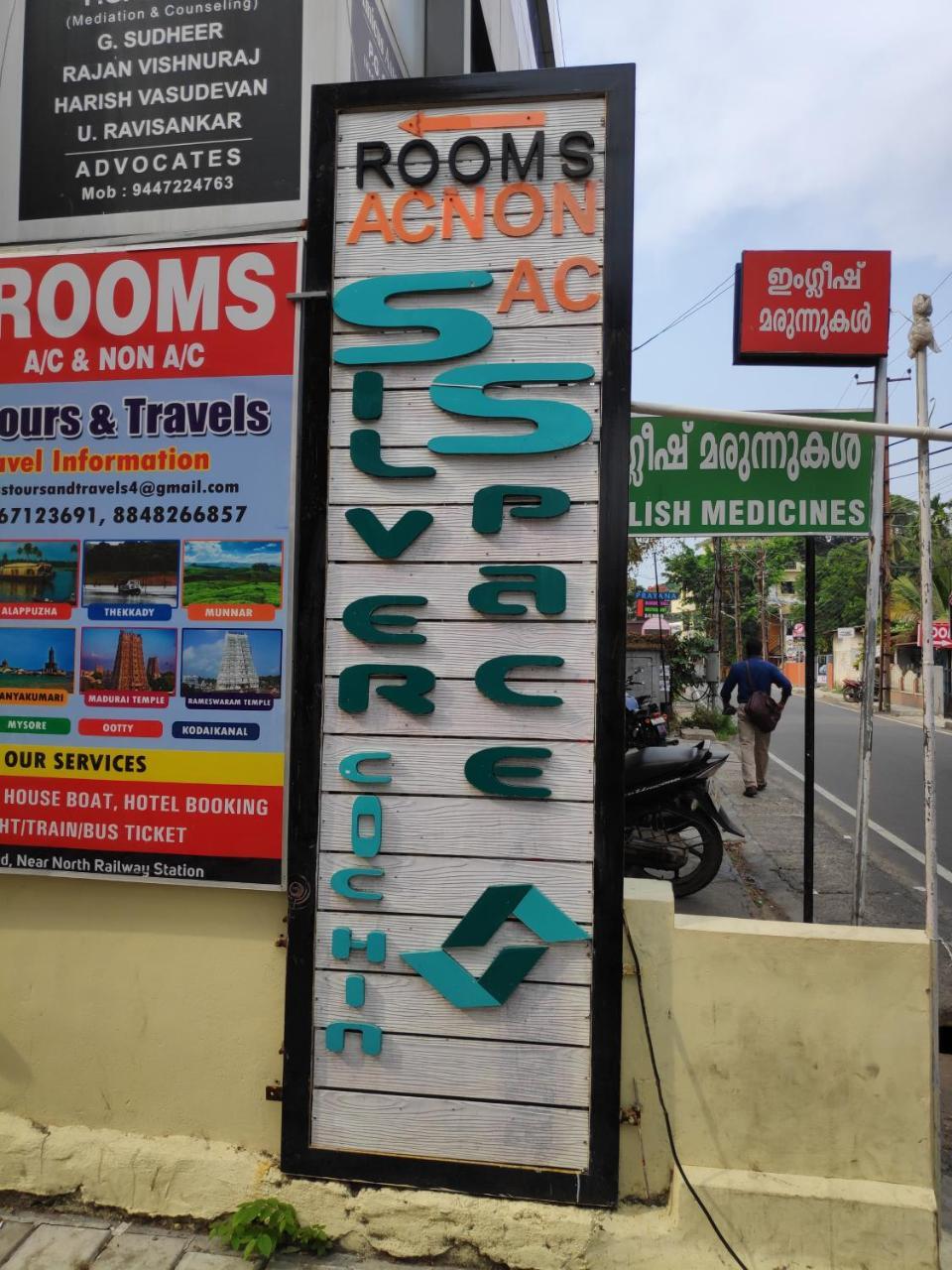 Hotel Silver Space Ernakulam Esterno foto