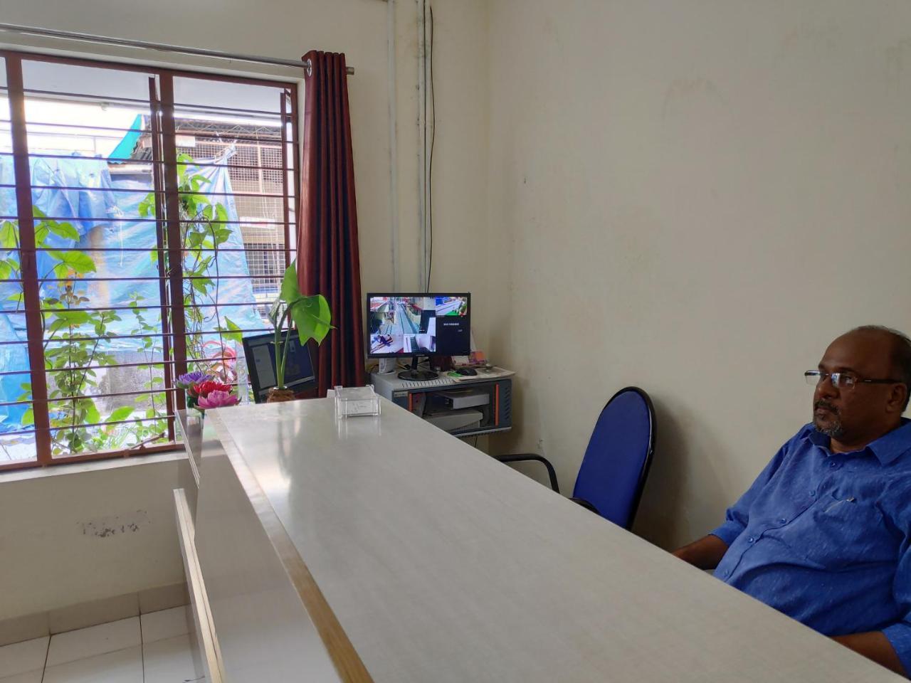 Hotel Silver Space Ernakulam Esterno foto