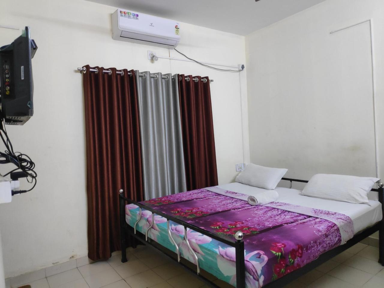 Hotel Silver Space Ernakulam Esterno foto