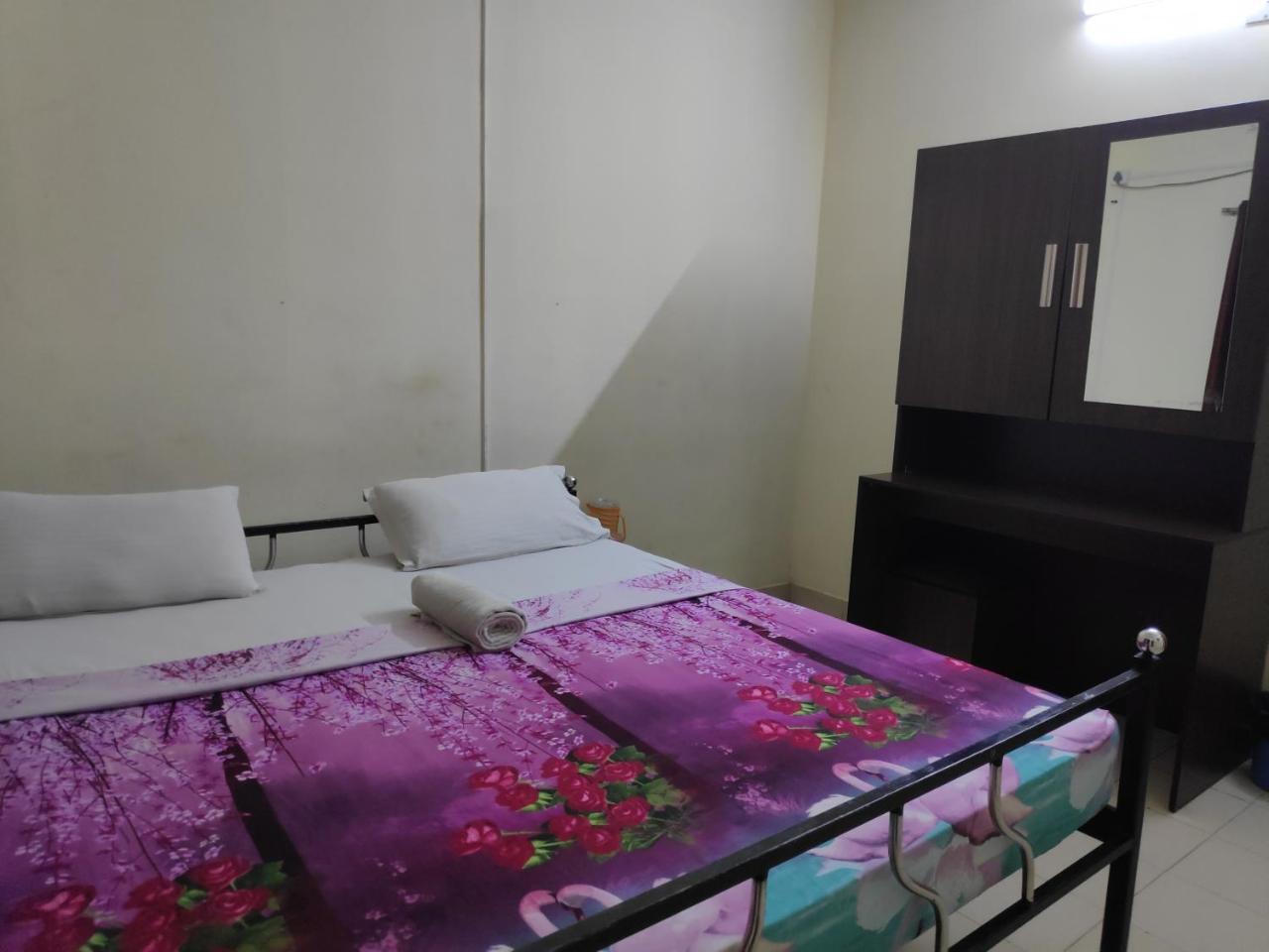 Hotel Silver Space Ernakulam Esterno foto