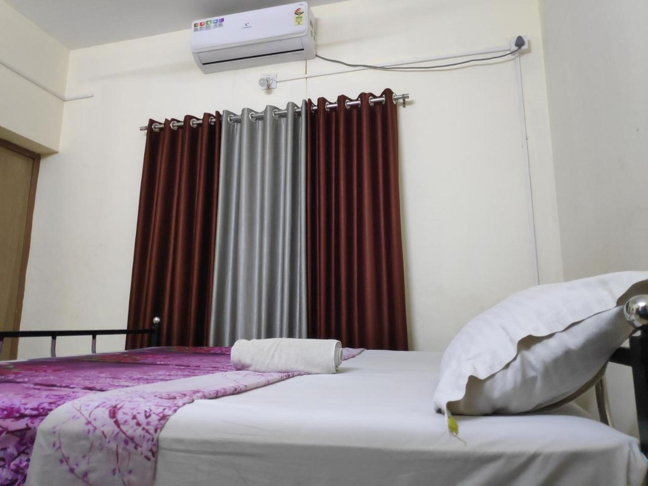Hotel Silver Space Ernakulam Esterno foto