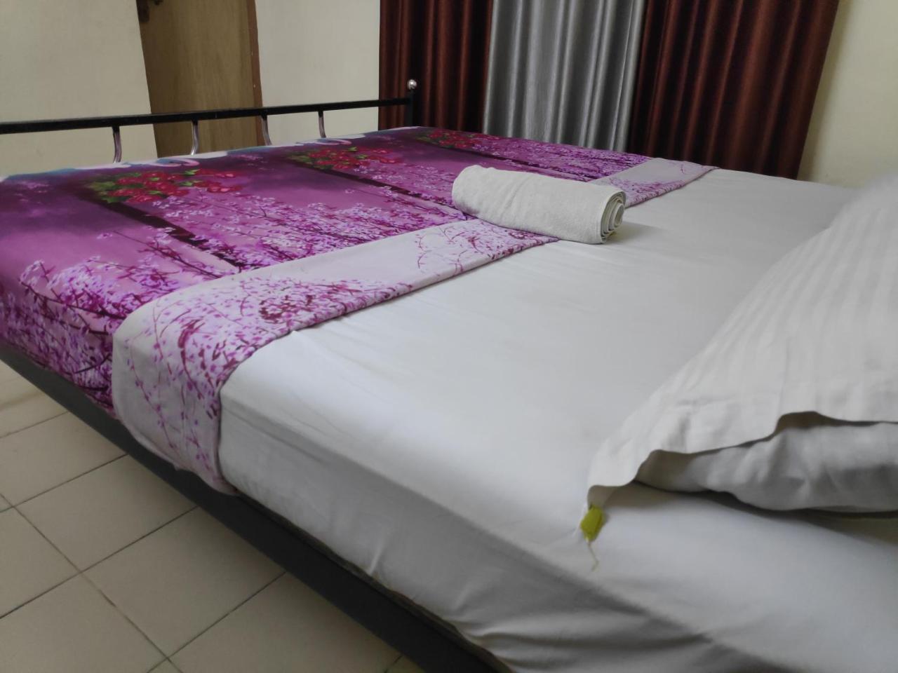 Hotel Silver Space Ernakulam Esterno foto