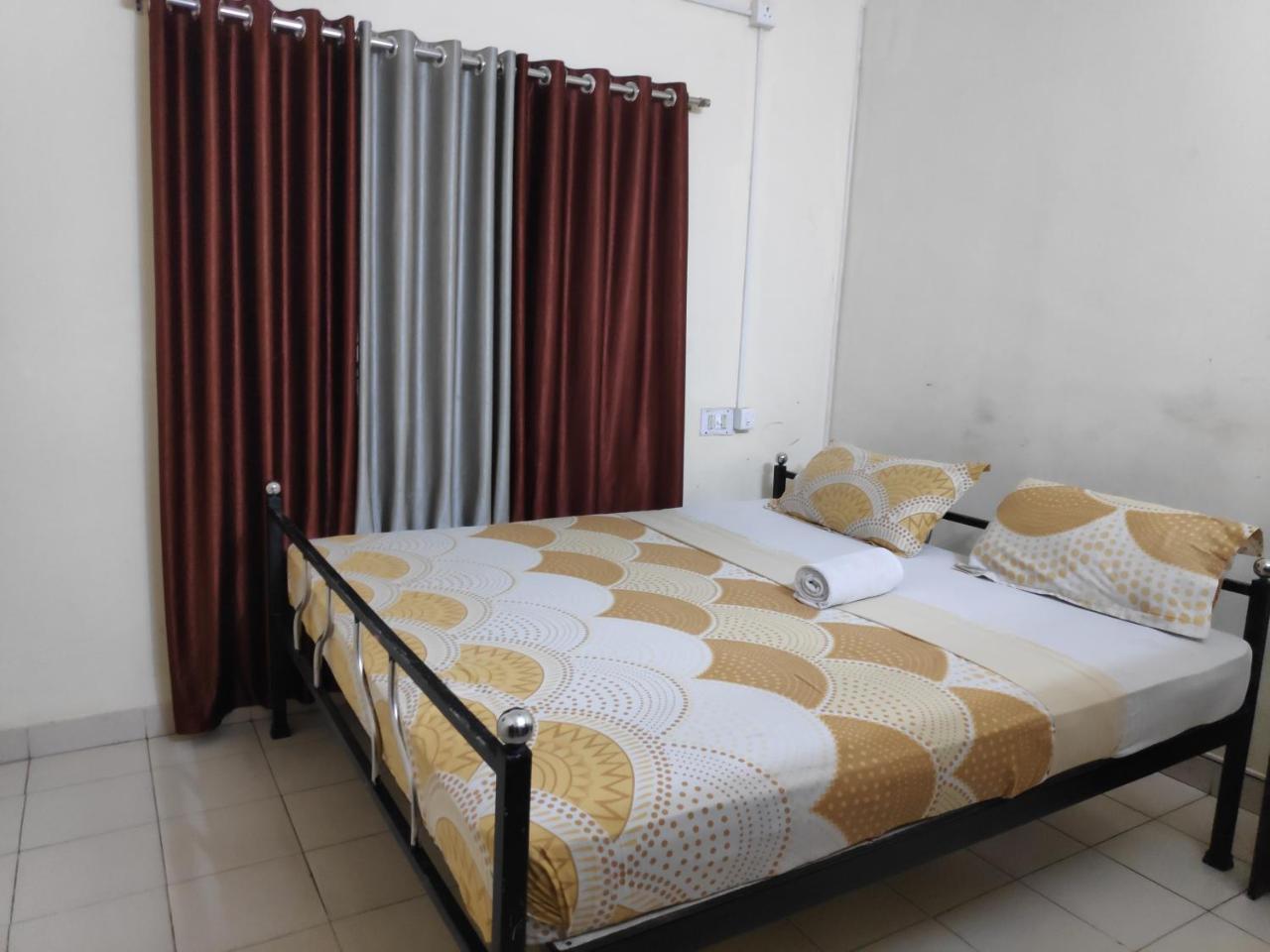 Hotel Silver Space Ernakulam Esterno foto
