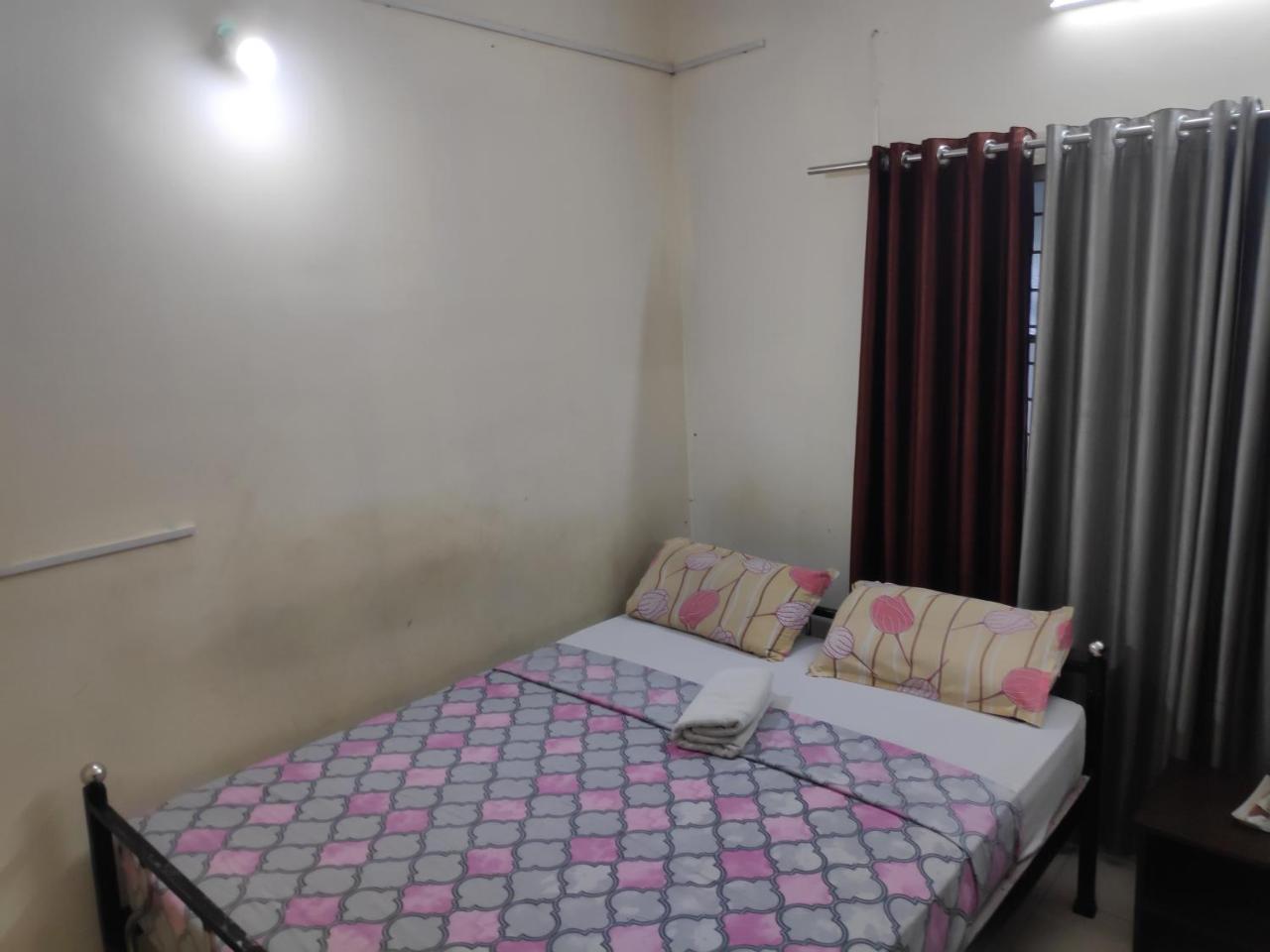 Hotel Silver Space Ernakulam Esterno foto